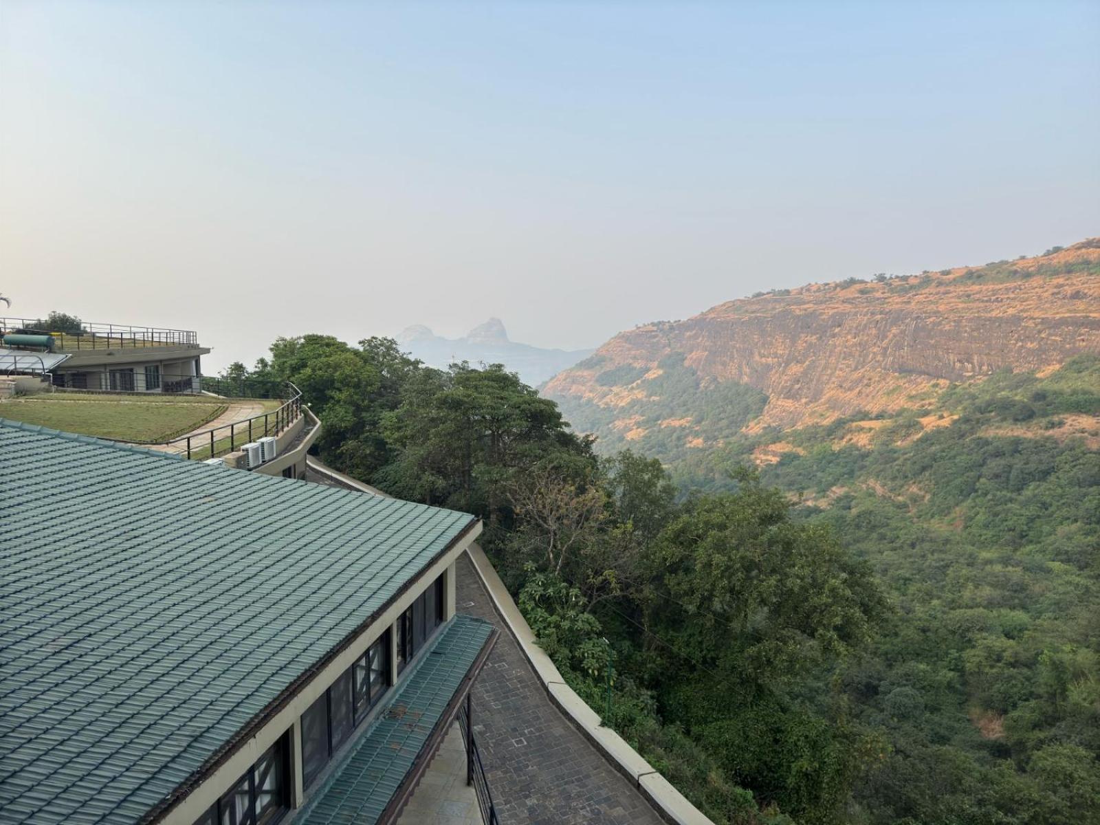 Upper Deck Resort - Stay And Relax At The Highest Peak Lonavala Εξωτερικό φωτογραφία